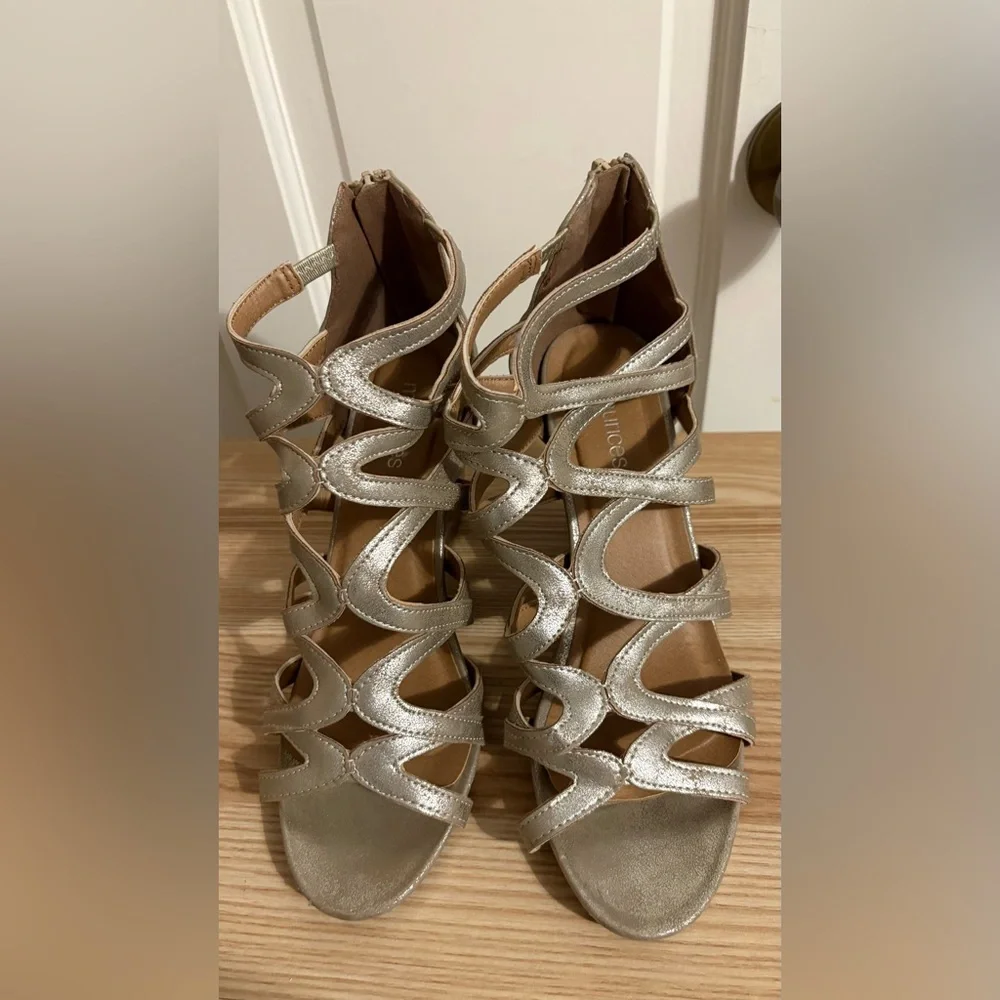 Maurice’s Women's Golden Strappy Wedge Sandals Sz 8.5 - Picture 3 of 10